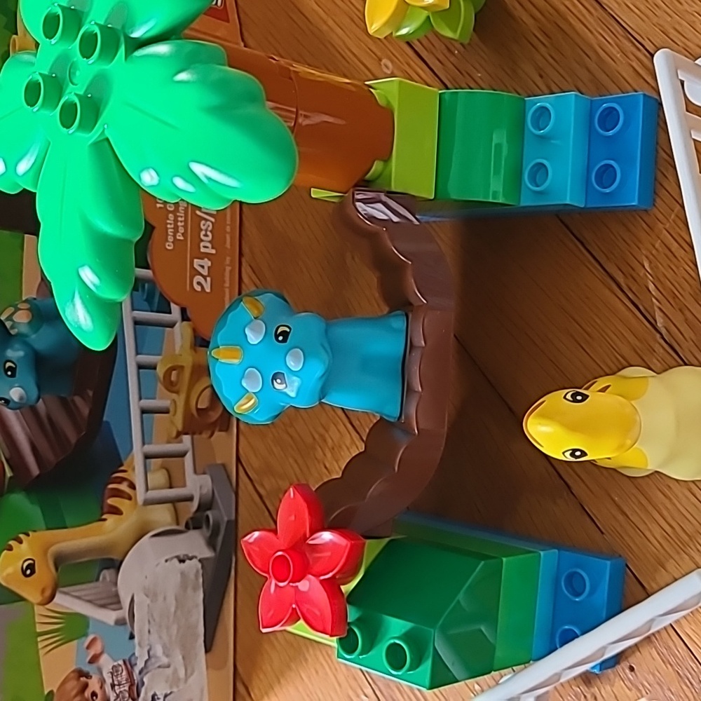 Lego Duplo Jurassic World Dinosaur Set - Picture 3 of 9
